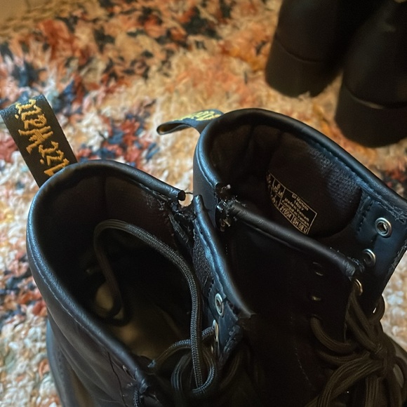 WORN - doc martins - original style - size 6 US M - Picture 4 of 5